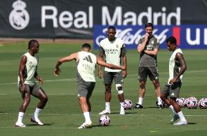 备战半决赛！记者：皇马即将搭乘飞机前往纽约，航程约3小时