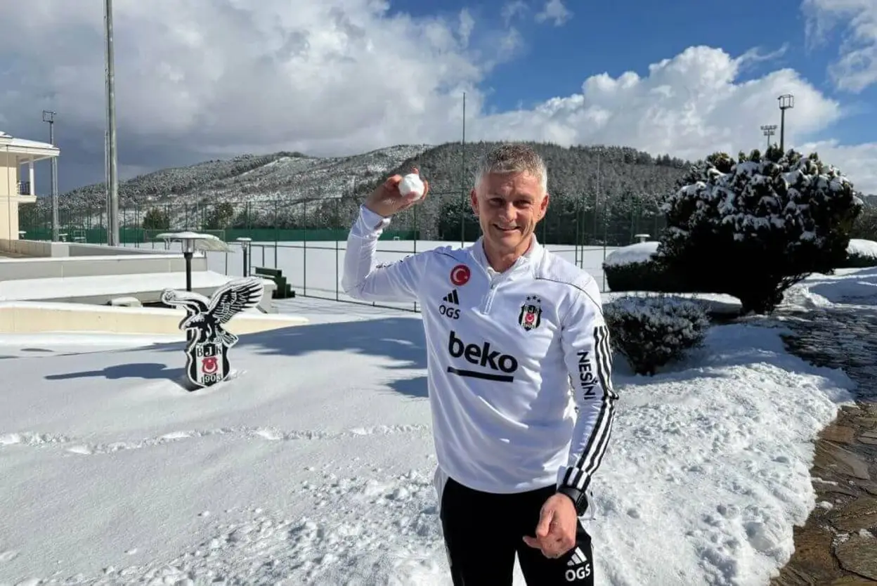 乐鱼体育官方-索尔斯克亚：曼联是否换帅由高层决定，遗憾他们放走麦克托米奈